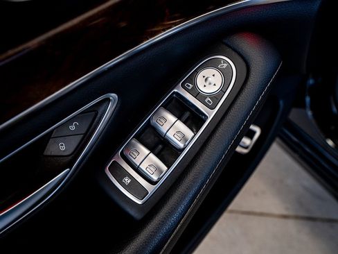 Used 2015 Mercedes-Benz S 550 Sedan image 23