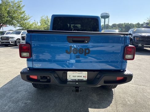 Used 2025 Jeep Gladiator Sport AWD/4WD image 6