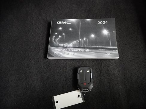 Used 2024 GMC Terrain SLE FWD image 26
