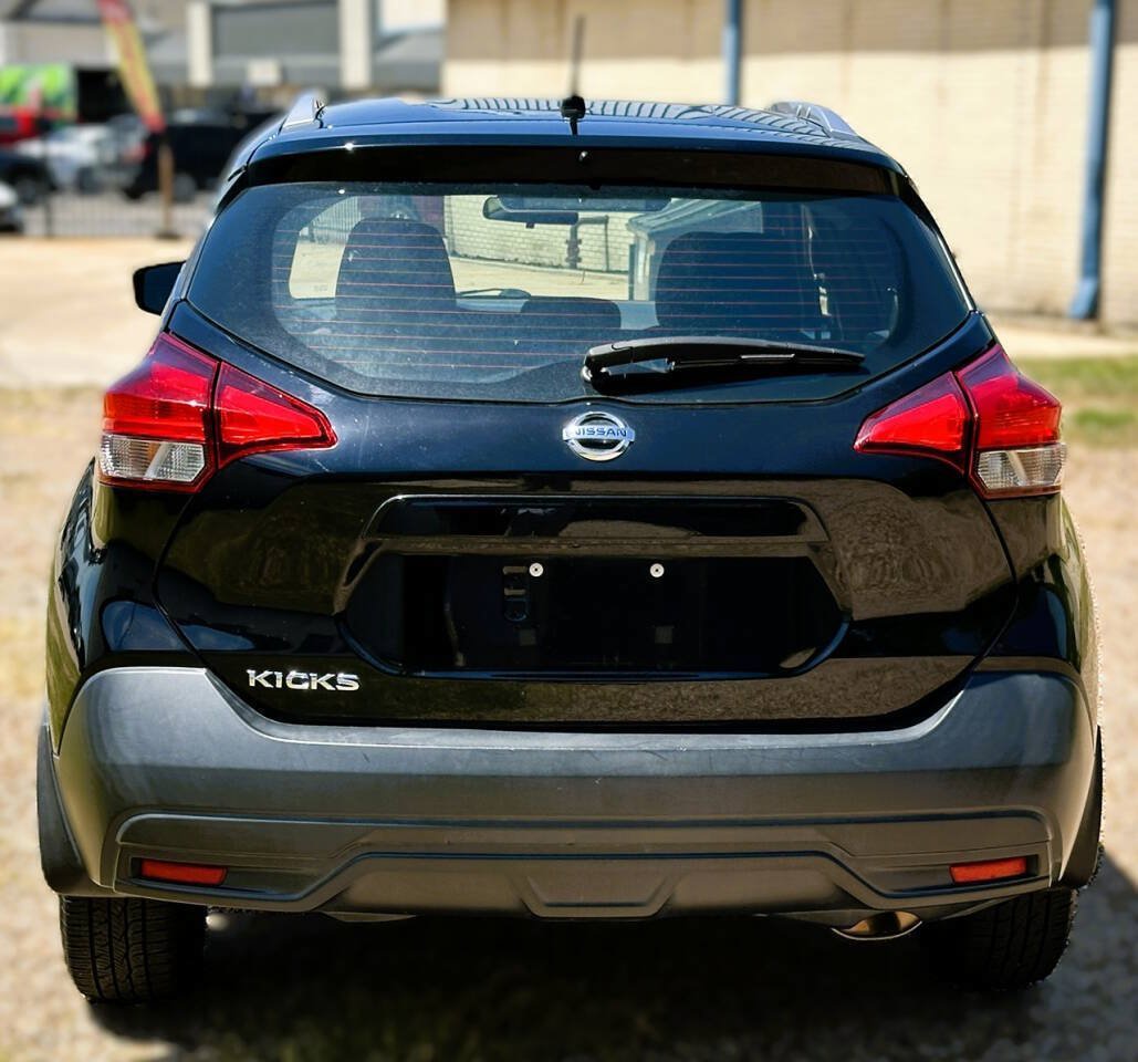 Used 2019 Nissan Kicks S FWD image 5