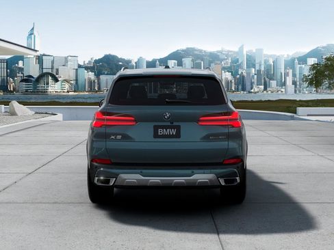 Used 2026 BMW X5 sDrive40i image 5