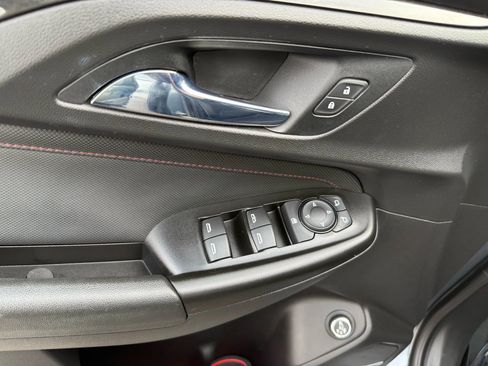 Used 2021 Chevrolet TrailBlazer RS w/ Sun and Liftgate Package image 9