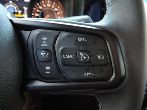 Used 2025 Jeep Gladiator Rubicon w/ Convenience Group AWD/4WD image 34