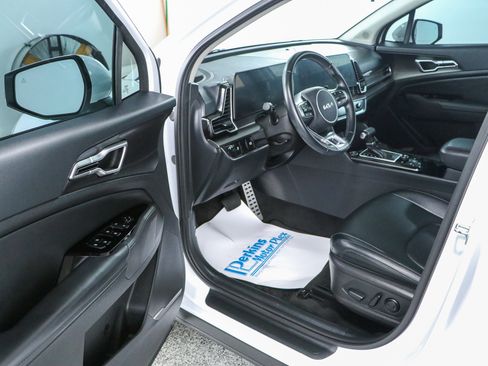 Used 2023 Kia Sportage EX FWD image 3