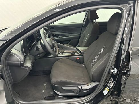 Used 2025 Hyundai Elantra Sport FWD image 9