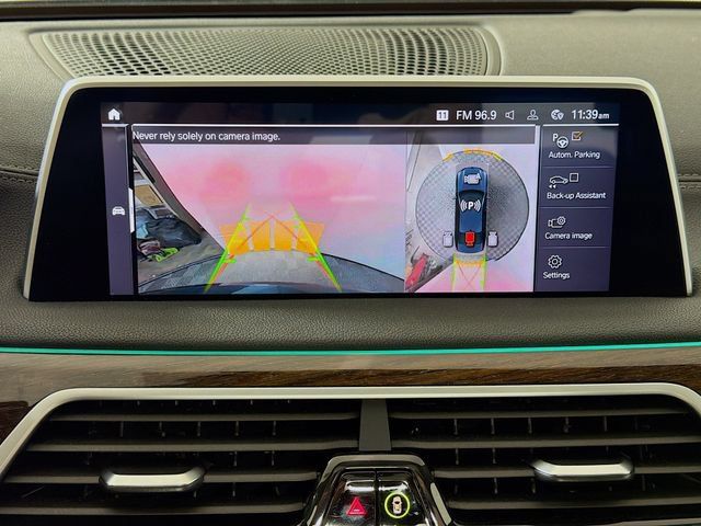 Used 2022 BMW 750Li xDrive AWD/4WD image 19