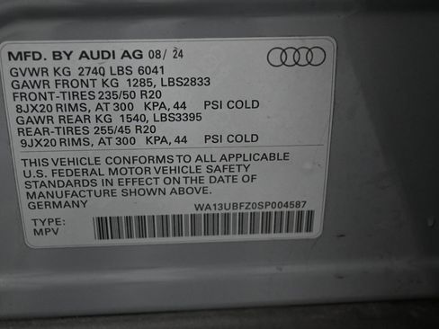 Used 2025 Audi Q4 e-tron Premium Plus w/ Premium Plus image 9