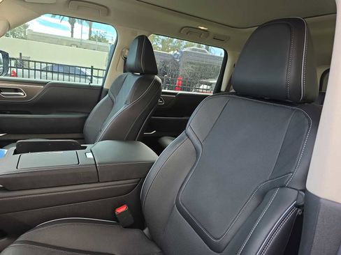 Certified 2025 INFINITI QX80 Luxe image 19