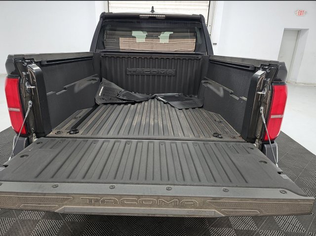 Used 2024 Toyota Tacoma SR5 AWD/4WD image 9