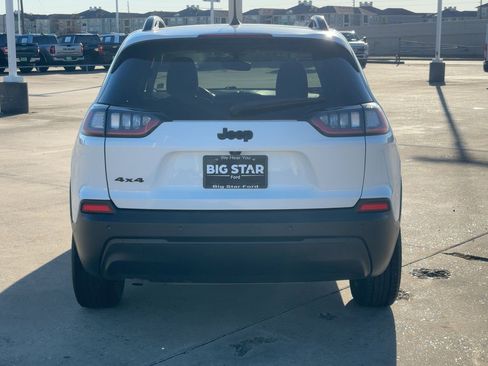 Used 2023 Jeep Cherokee Altitude Lux image 5