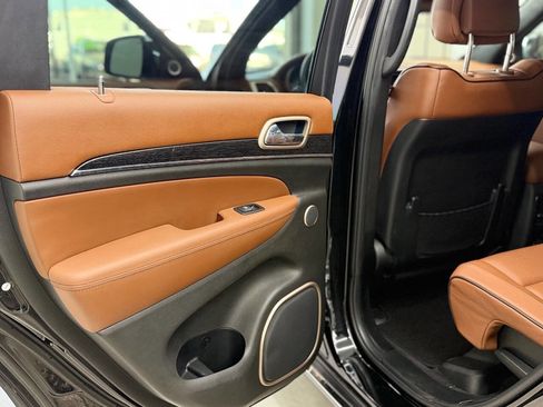 Used 2017 Jeep Grand Cherokee Summit image 12