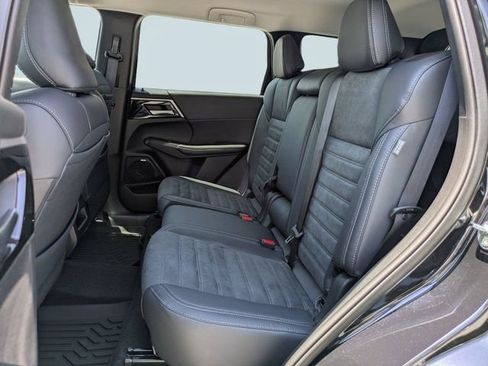 New 2026 Mitsubishi Outlander SE FWD image 15