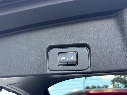 Used 2025 Nissan Rogue SV FWD image 21