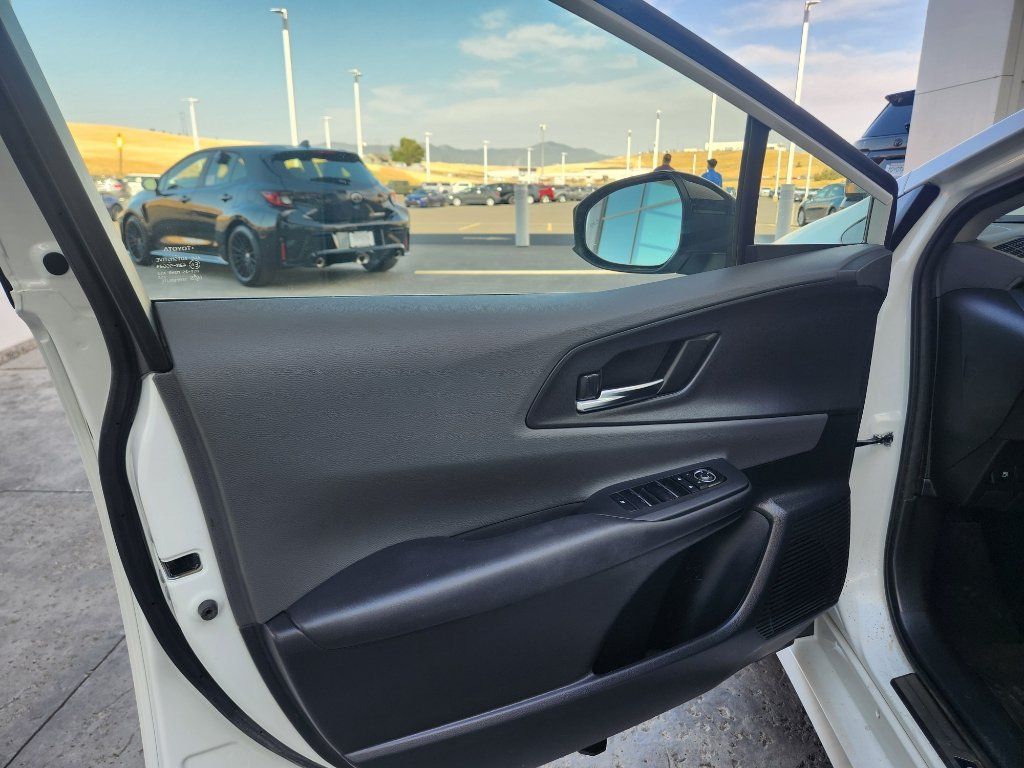 Used 2024 Toyota Prius XLE AWD/4WD image 14