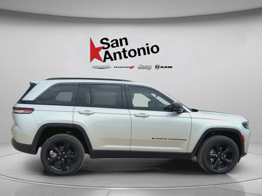 New 2026 Jeep Grand Cherokee Limited w/ Limited Altitude Package AWD/4WD image 17