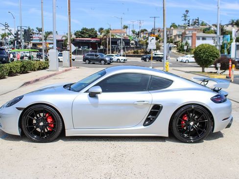 Used 2018 Porsche 718 Cayman S RWD image 2