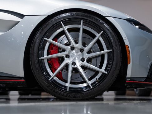 Used 2019 Aston Martin V8 Vantage Coupe RWD image 41