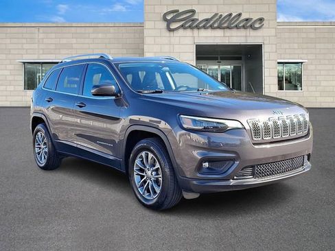 Used 2019 Jeep Cherokee Latitude Plus w/ Cold Weather Group image 2