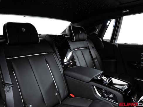 Used 2022 Rolls-Royce Phantom Sedan RWD image 41
