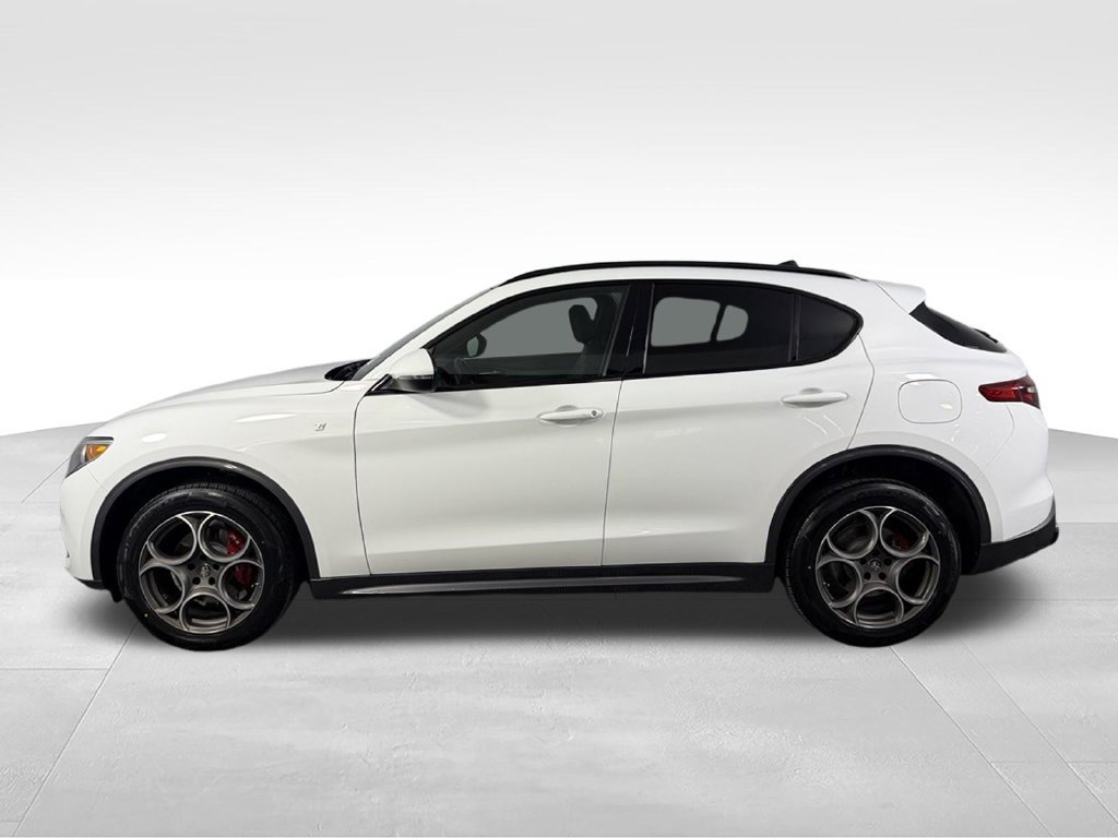 Used 2023 Alfa Romeo Stelvio Ti w/ Active Assist Plus Package AWD/4WD image 9