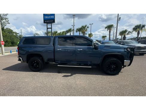 Used 2025 Chevrolet Silverado 2500 LTZ w/ LTZ Premium Package AWD/4WD image 9