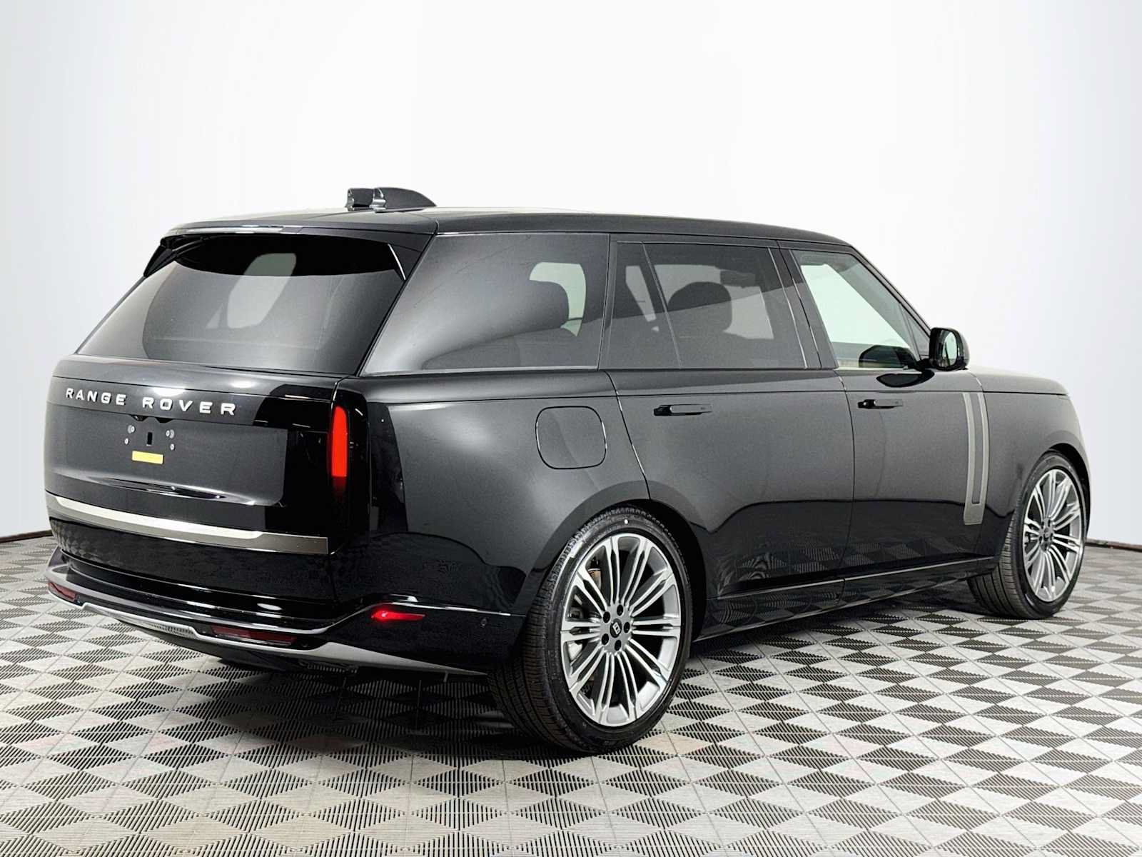New 2027 Land Rover Range Rover Long Wheelbase SE AWD/4WD image 5
