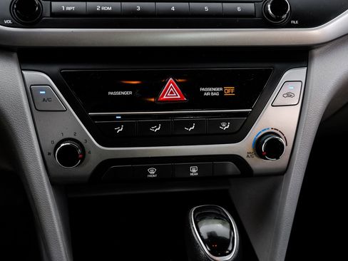 Used 2017 Hyundai Elantra SE FWD image 30