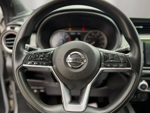 Used 2019 Nissan Kicks SV FWD image 12