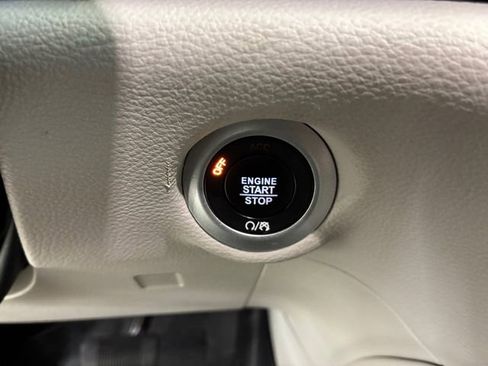 Used 2021 Chrysler Pacifica Limited w/ Premium & Safety Sphere Group FWD image 24