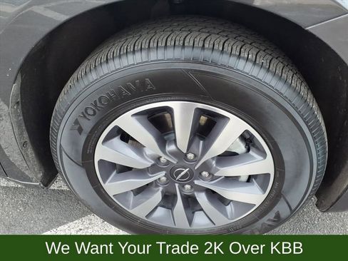 Used 2023 Chrysler Pacifica Touring-L image 28