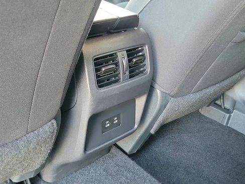 Used 2025 Nissan Rogue SV image 15