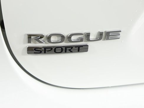 Used 2019 Nissan Rogue Sport S image 7