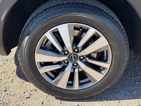 Certified 2023 Nissan Pathfinder SL FWD image 10