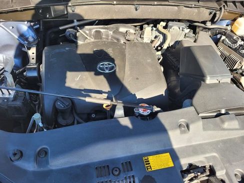 Used 2019 Toyota Highlander XLE image 19