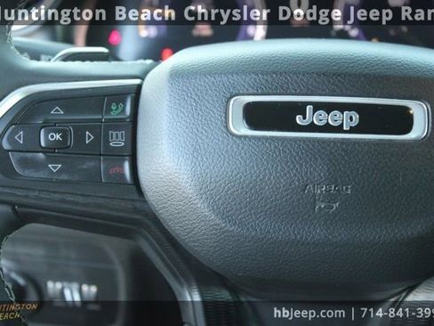 Used 2023 Jeep Grand Cherokee Laredo image 20