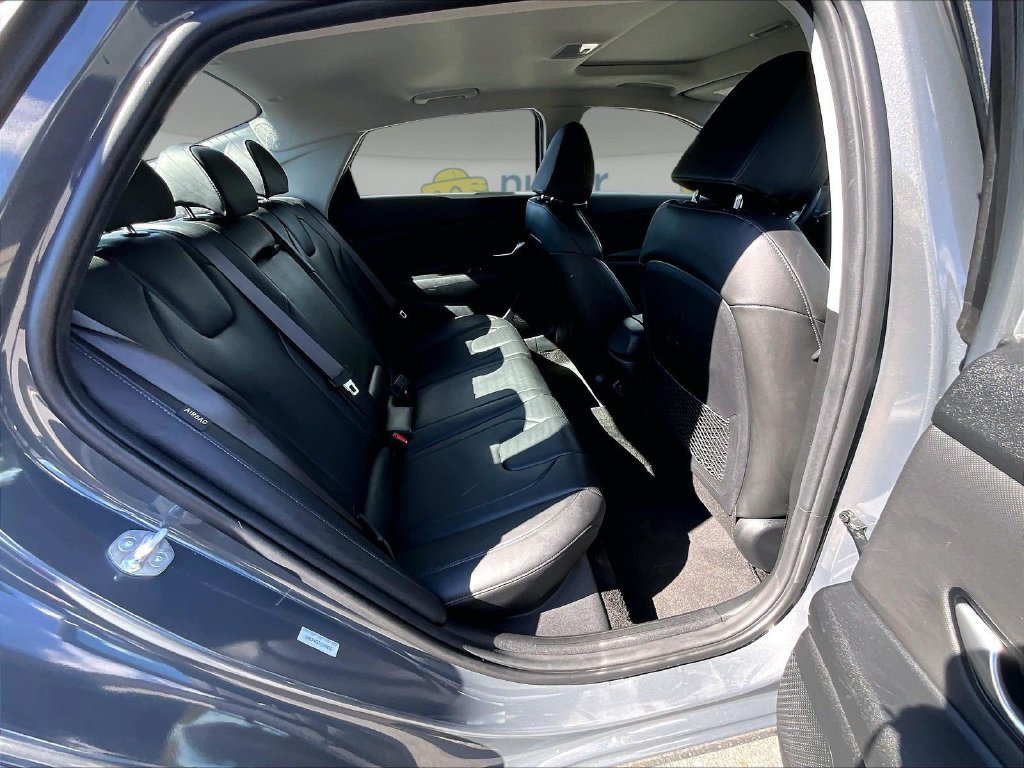 Used 2026 Hyundai Elantra Limited FWD image 16