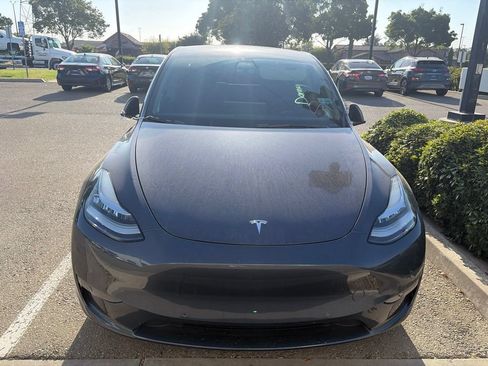 Used 2022 Tesla Model Y Long Range AWD/4WD image 2