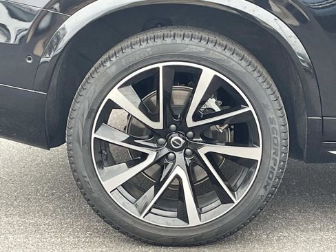 Used 2024 Volvo XC90 B6 Plus image 9