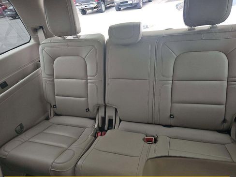 Used 2019 Lincoln Navigator Reserve image 8