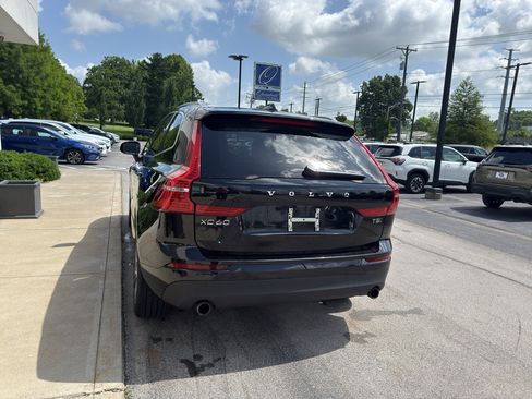 Used 2021 Volvo XC60 T5 Momentum w/ Premium Package AWD/4WD image 4