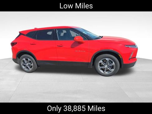 Used 2025 Chevrolet Blazer LT AWD/4WD image 2