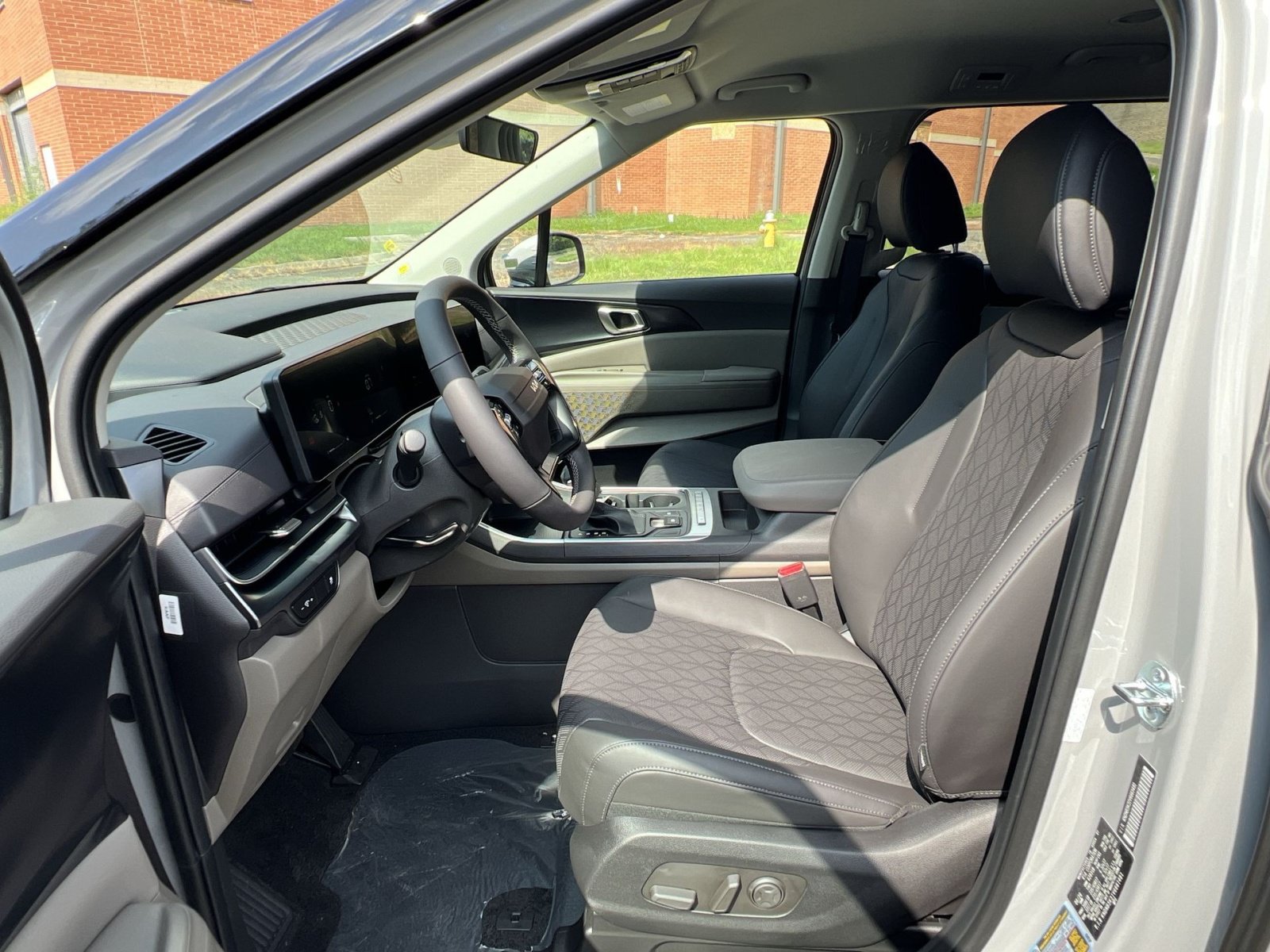 New 2027 Kia Carnival FWD image 18