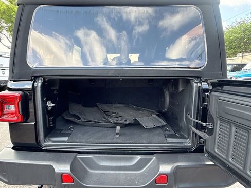 Used 2022 Jeep Wrangler Unlimited Sahara w/ LED Lighting Group image 29