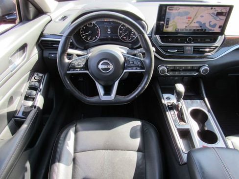 Used 2024 Nissan Altima 2.5 SR w/ SR Premium Package FWD image 14
