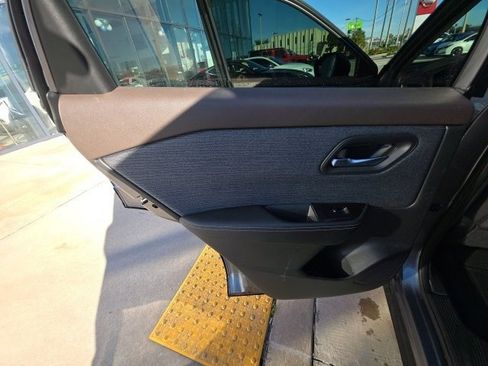 Used 2023 Nissan Rogue SV image 22