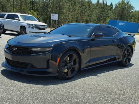 Used 2021 Chevrolet Camaro LT RWD image 4