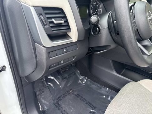 Used 2023 Nissan Rogue SV AWD/4WD image 22