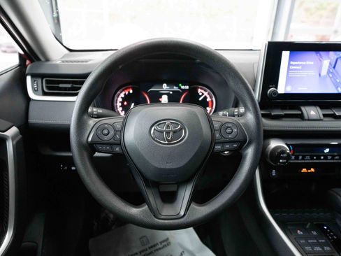 Used 2025 Toyota RAV4 XLE image 21