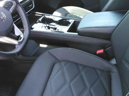 Used 2025 Volkswagen Atlas SE FWD image 3