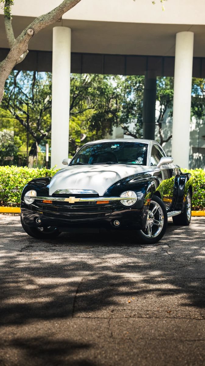 Used 2006 Chevrolet SSR w/ Preferred Equipment Group RWD image 2